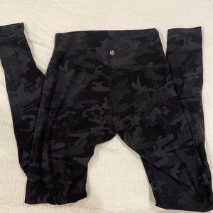 Dark grey/black camo Lulu Lemon leggings